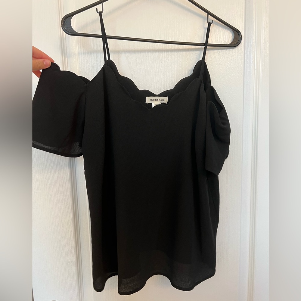 Monteau brand Size M Black cold shoulder tank